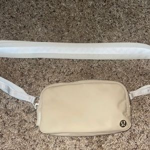 SOLD - Lululemon Everywhere Crossbody Bag
White Opal/Raw Linen
